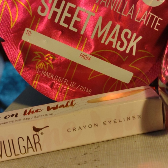 Pretty Vulgar Eyeliner with bonus face sheet mask - Picture 4 of 5